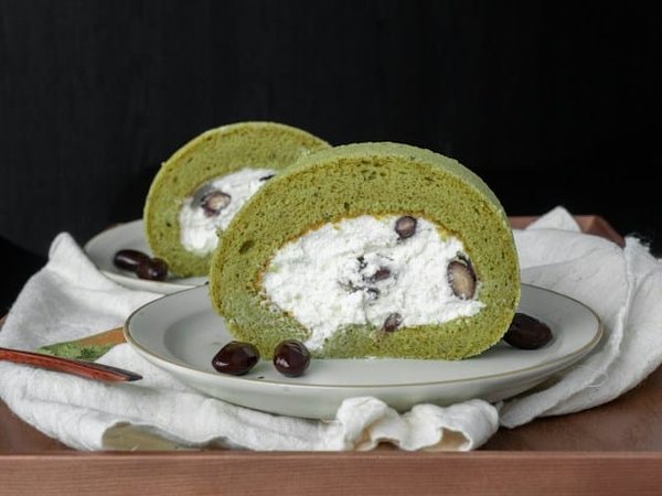 What Are the Essential Techniques for Baking with Matcha?